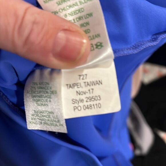 Girls Lilly Pulitzer swim Rashguard - Picture 9 of 9